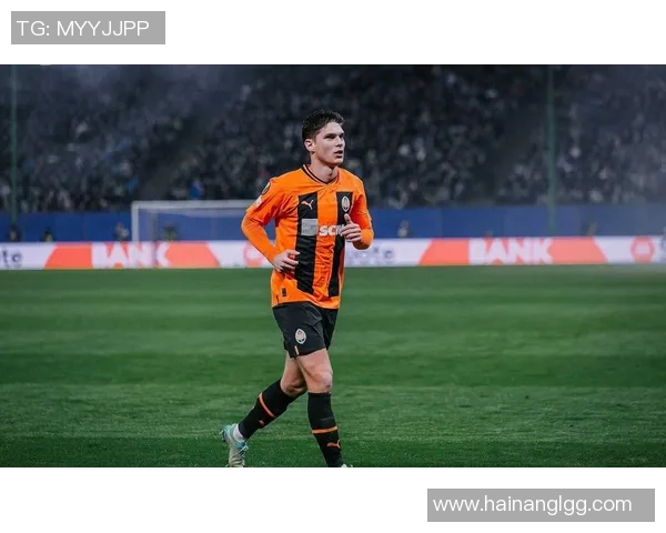 加拿大足球明星的崛起与成就：他们如何在国际舞台上闪耀光芒