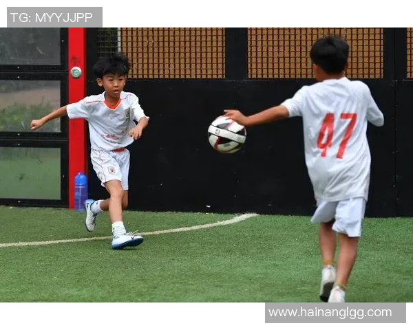 足球贺繁星的成长之路与梦想追逐的精彩瞬间